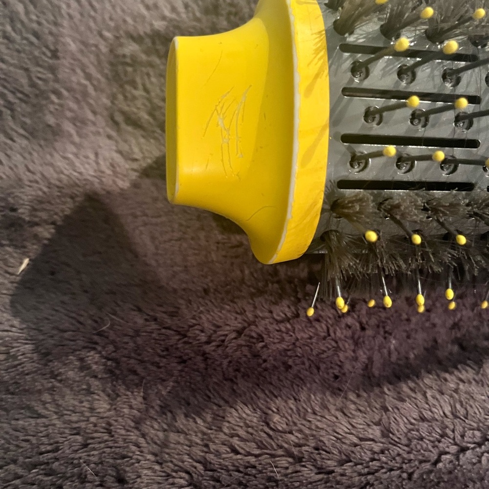 DryBar blowout brush